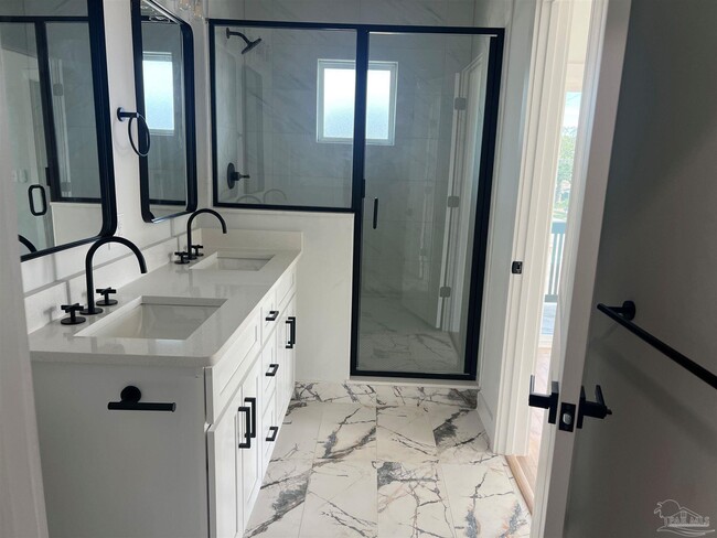 Building Photo - 305 N Pace Blvd