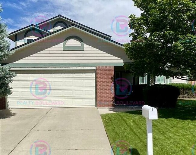 Building Photo - Spacious 4-bedroom, 3-bath home located in...