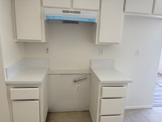 Building Photo - 3711
