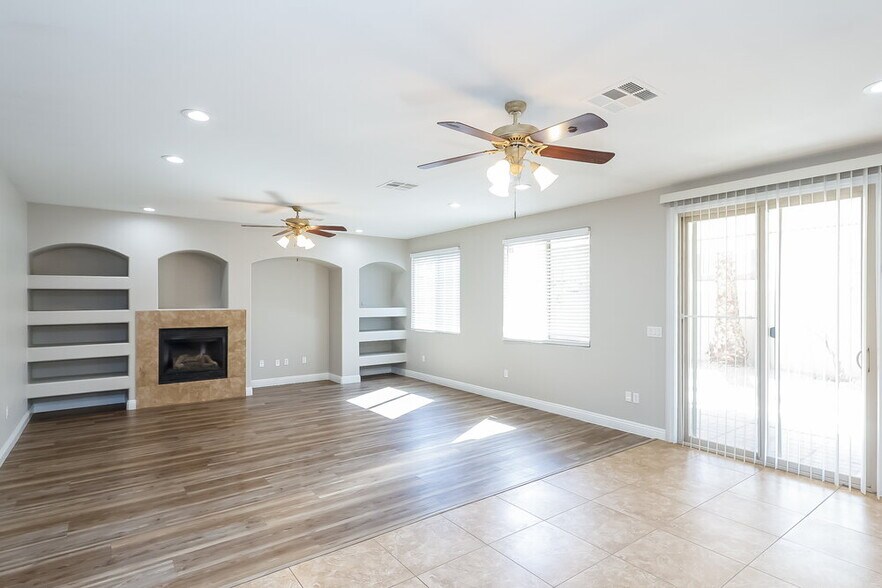 Building Photo - 537 Copper View St