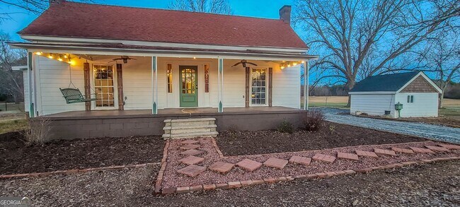 Building Photo - 497 Old Hwy 85