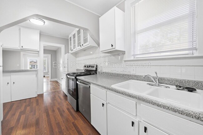 Building Photo - 662 E Saratoga St