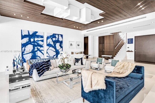 Building Photo - 3009 Pine Tree Dr