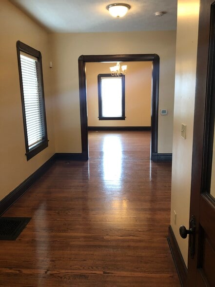 Building Photo - 1701 Park Ave