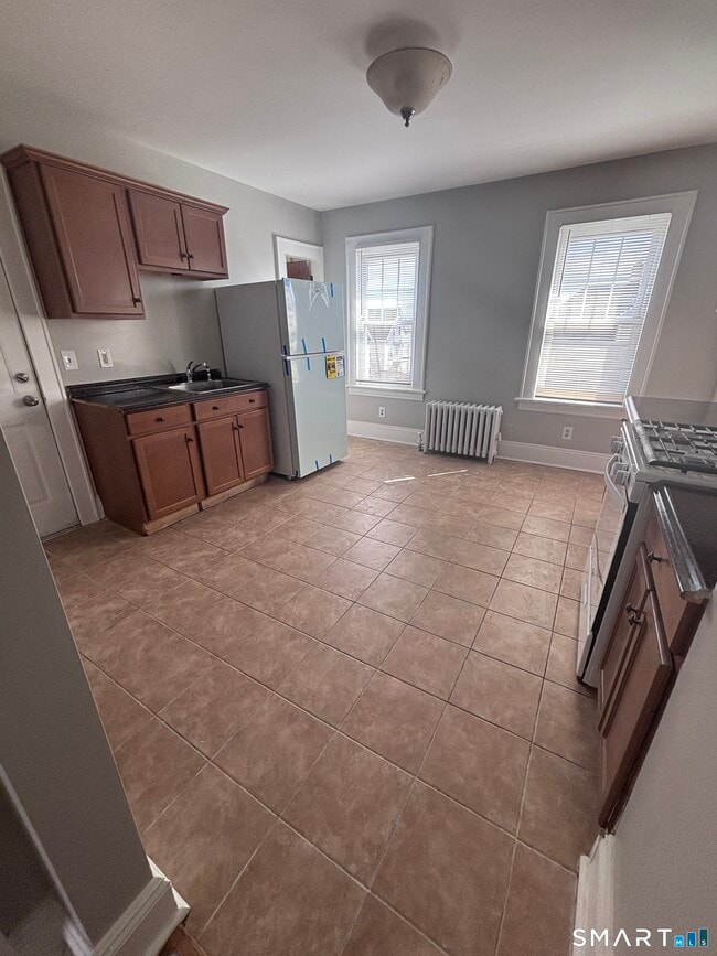 Building Photo - 624 Bishop Ave