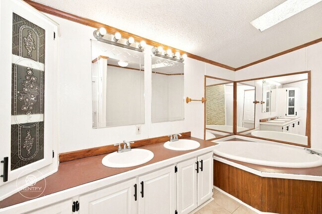 Building Photo - 147 Purity Dr