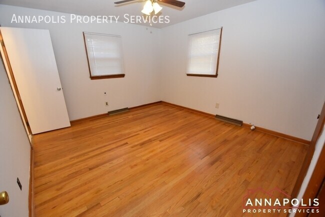 Building Photo - 817 Cedarcroft Dr