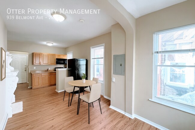 Building Photo - 939 Belmont Ave