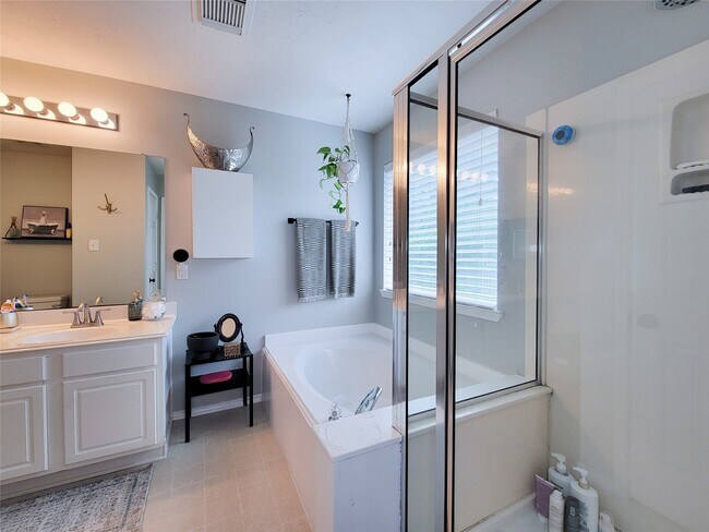 Building Photo - 42 Wineberry Pl