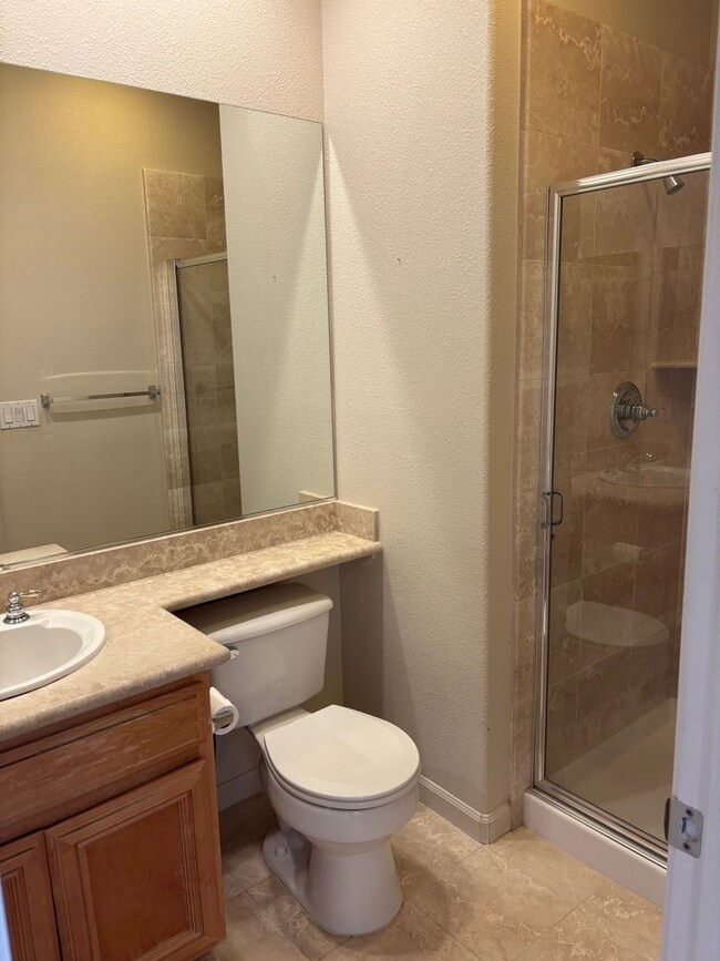 Building Photo - Spacious 3 to 4 Bedroom, 4-Bath Home in Pr...