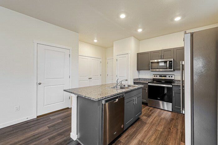 Building Photo - 13449 Oneida Ln