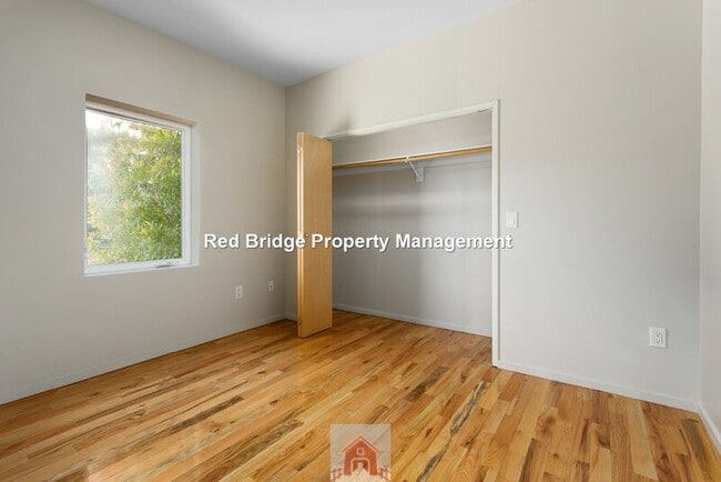 Building Photo - 2320 SE Morrison St