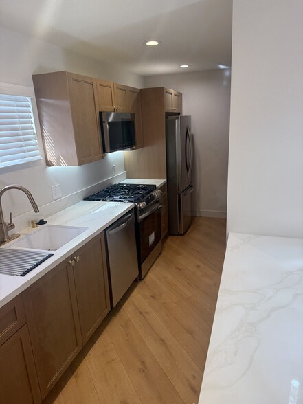 Building Photo - 3523 W 59th St