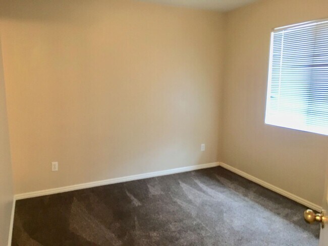 Building Photo - 1308 Millcreek Duplex