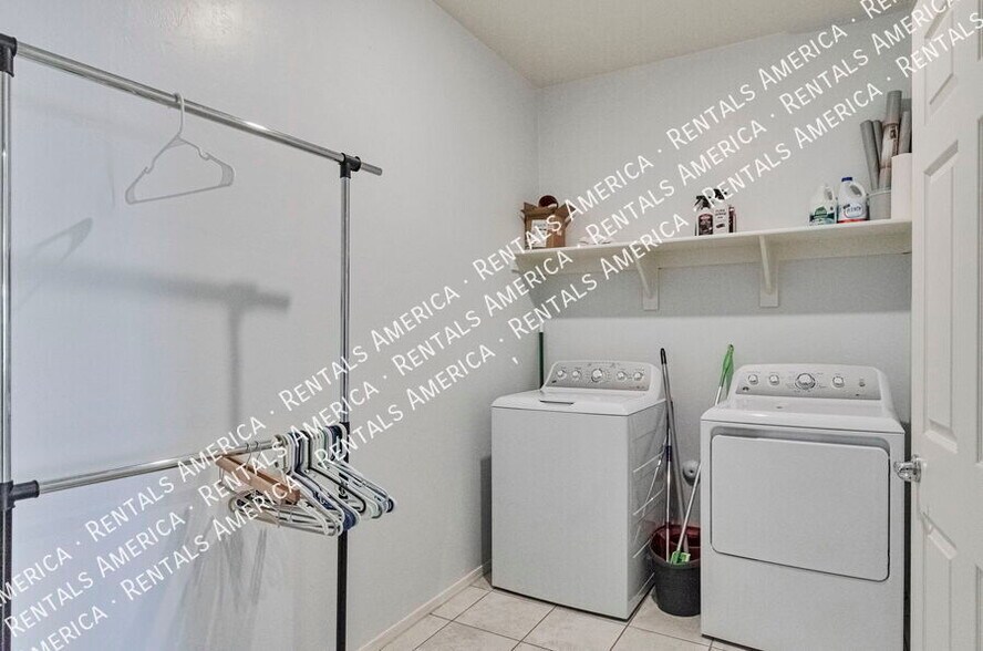 Building Photo - 8518 W Pelican Pl