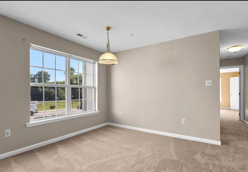 Building Photo - 2010 Starlight Ln