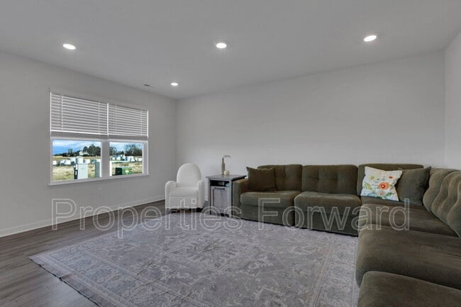 Building Photo - 11 Walnut St