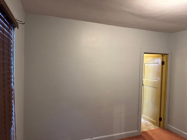 Building Photo - 2121 Cherry Ave