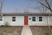 Building Photo - 2 Bed, 1 Bath Pet-Friendly Apartment with Shared Yard