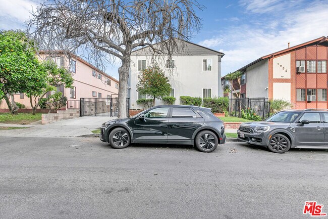 Building Photo - 1248 Barry Ave