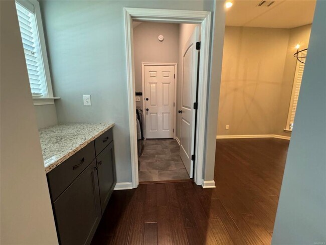 Building Photo - 9243 Cres Lodge Cir