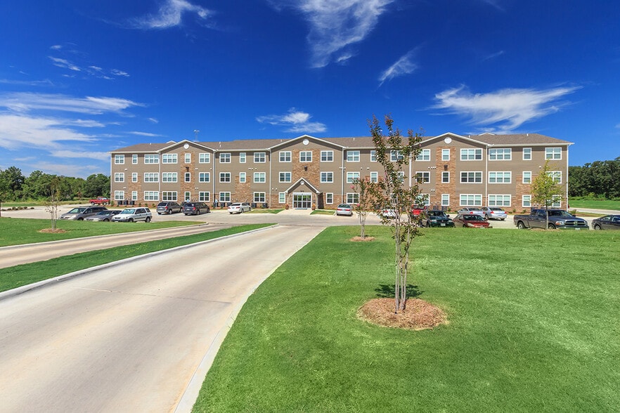 Building Photo - Hunter's Chase Senior Apartments