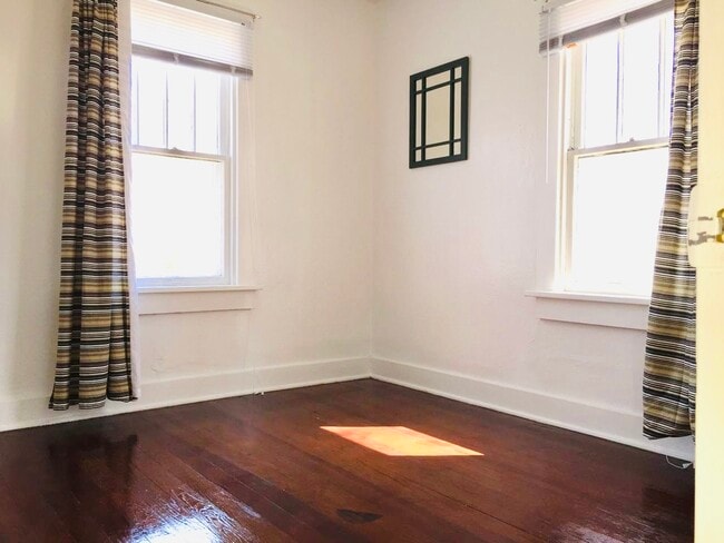 Front bedroom - 3025 Crescent Ave
