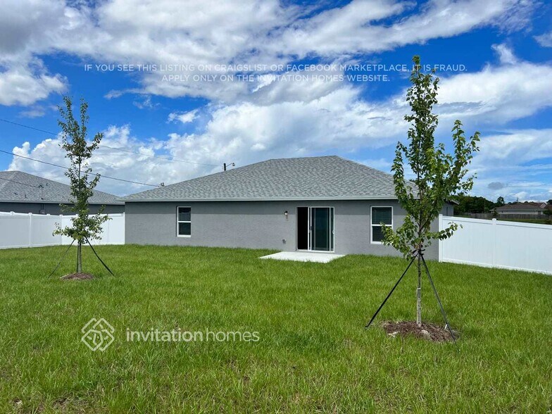 Building Photo - 2482 SW Fair Isle Rd