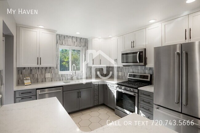 Building Photo - 2061 S Wolff St