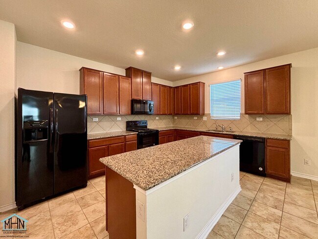 Building Photo - Gorgeous 4 bedroom, 3.5 bath home, minutes...
