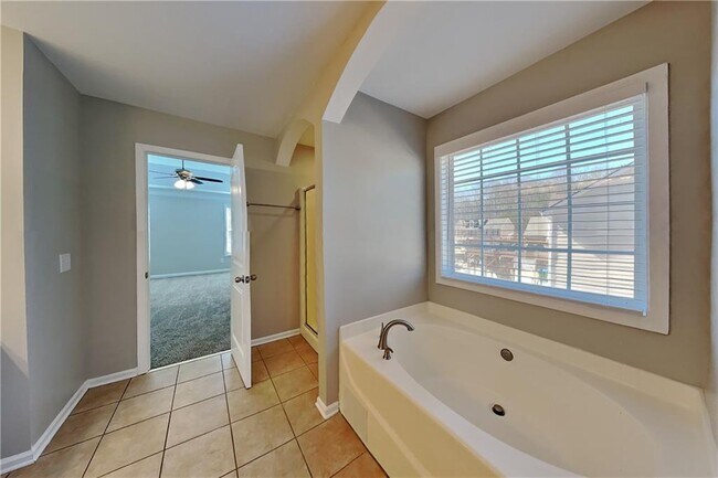 Building Photo - 4015 Brightmore Dr