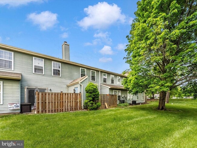 Building Photo - 5803 Oleander Pl