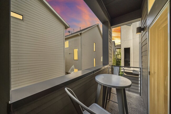 Building Photo - 4309 Marina St