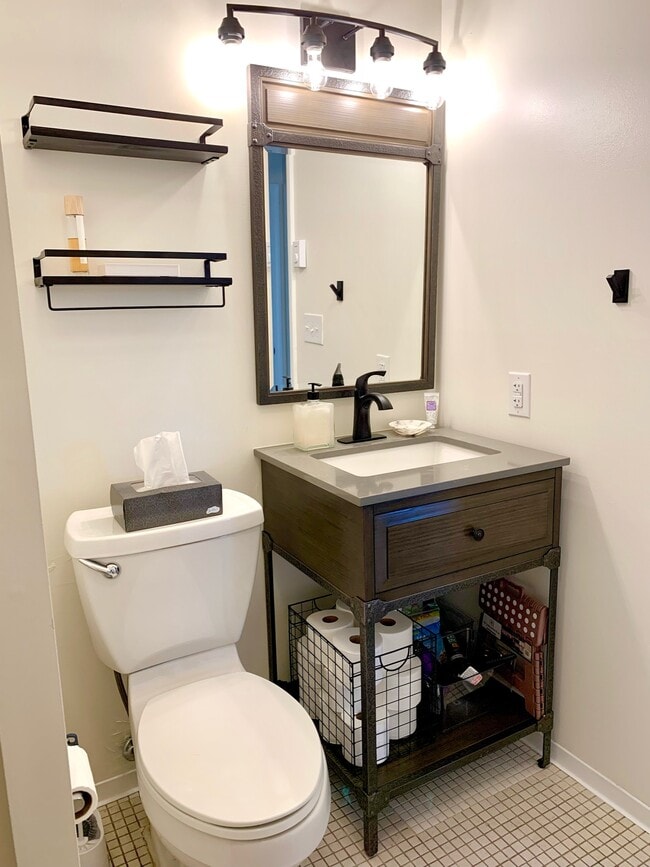 Building Photo - 2 Mohican Rd