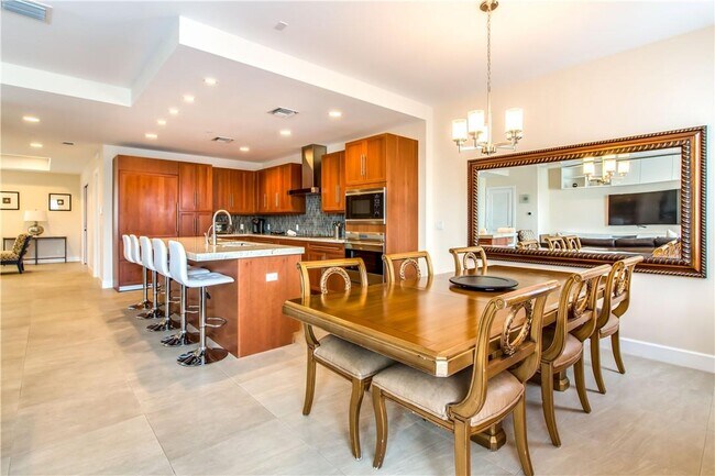 Building Photo - 340 Elm St