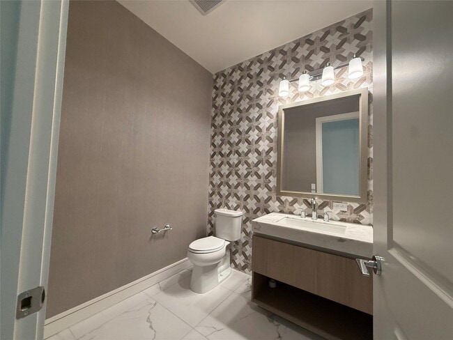 Building Photo - 2525 Turtle Creek Blvd