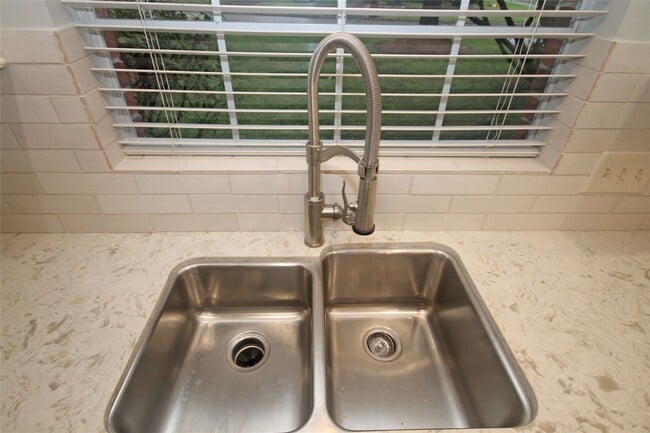 Building Photo - 17703 Forest Park Ln