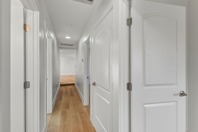 Building Photo - 1671 Mono Ave