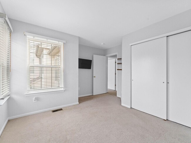 Building Photo - 5 Larkspur Ct