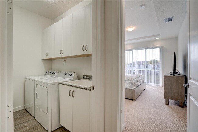 Building Photo - 1451 Pioneer Way