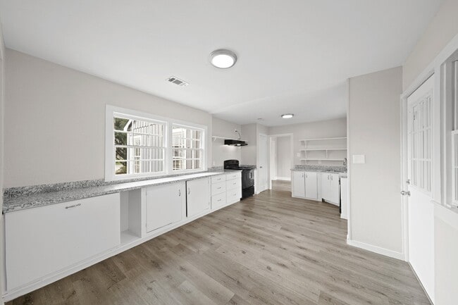 Building Photo - 904 Stubbs St