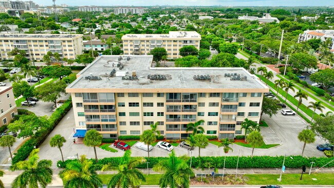 Building Photo - 290 W Palmetto Park Rd