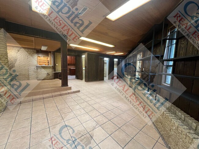 Building Photo - Spacious 3 Bedroom W/ Bonus Room