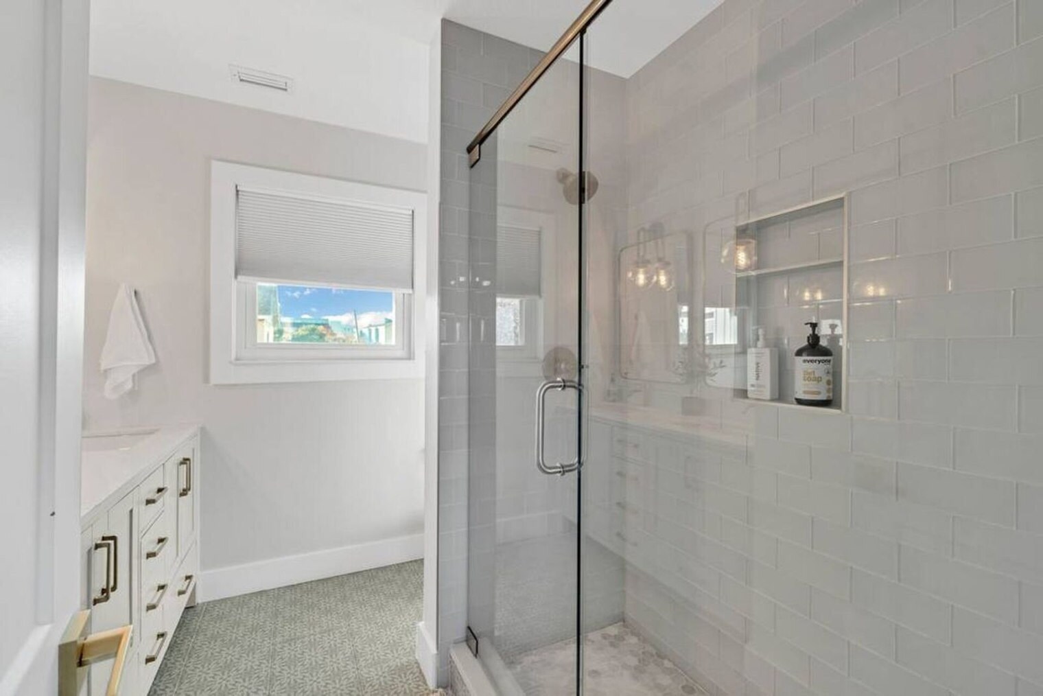 Building Photo - 318 Bream Ave