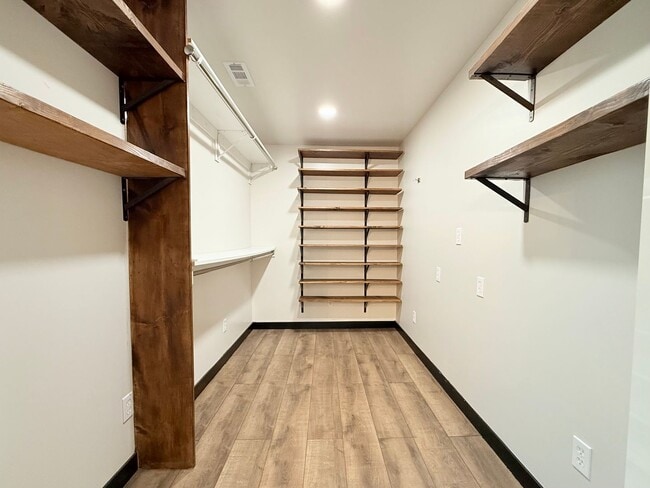 Building Photo - Beautifully Updated 2-Bedroom Home in Sandy!