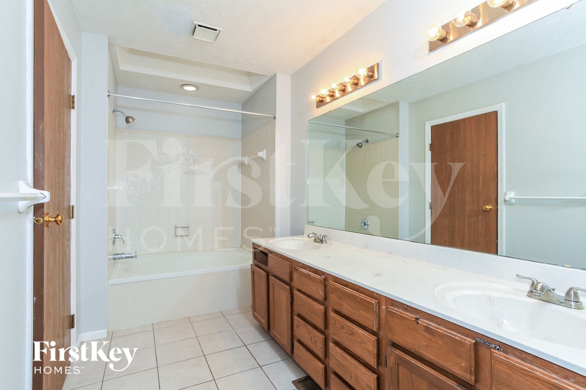 Building Photo - 5707 Villas Creek Dr