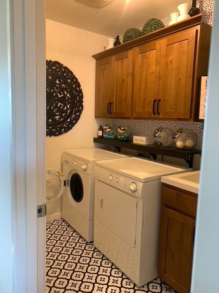 Upstairs laundry room - 5401 NE 66th Dr