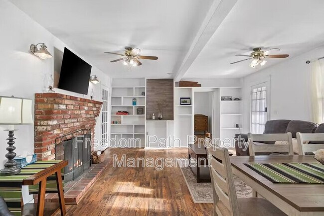 Building Photo - 43843 Idaho 200