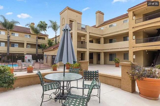 Building Photo - 2 Bedroom 2 Bath Condo in Gated Community ...