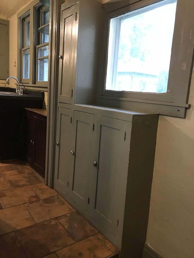 Building Photo - Updated Unique Charming Home! Next to Augu...